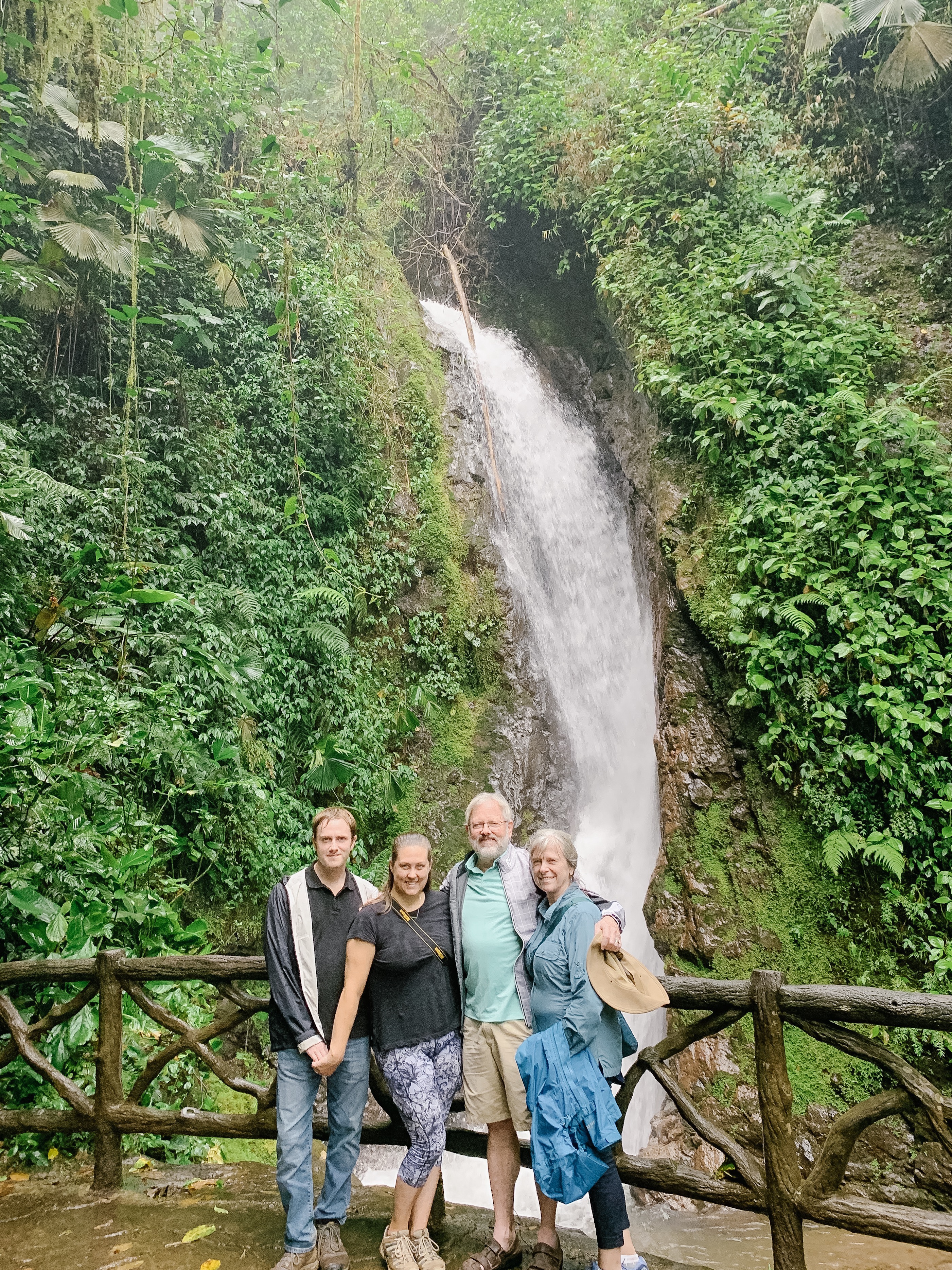 Mistico hanging bridges waterfall la Fortuna